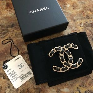 ❌sold❌ Chanel CC Woven Leather Brooch